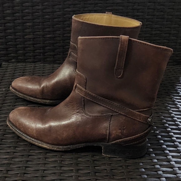 Frye Lindsay Plate Short Brown Distressed Boots - Picture 2 of 11